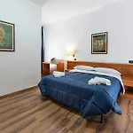 H Ruiins Bed & Breakfast 3*
