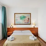 H Ruiins Bed & Breakfast 3*