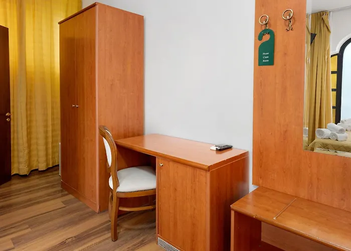 H Ruiins Bed & Breakfast 3*