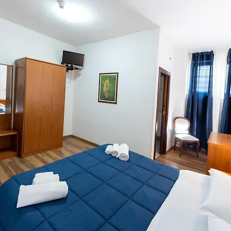 Apart Otel H Ruiins 3*