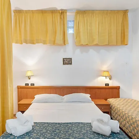 Apart Otel H Ruiins 3*