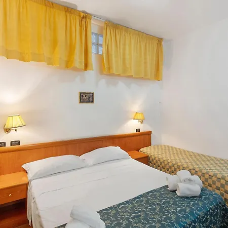 Apart Otel H Ruiins 3*