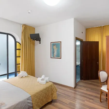 Apart Otel H Ruiins 3*