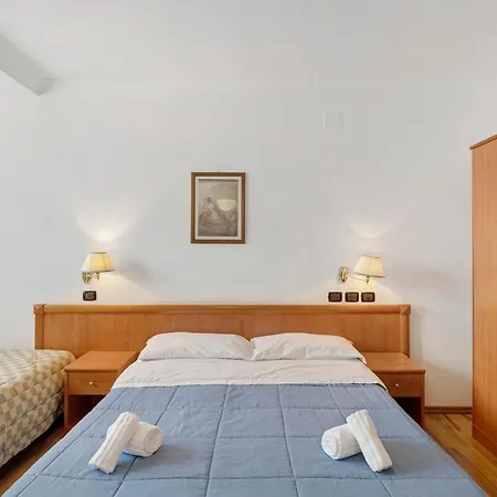 H Ruiins Apart Otel