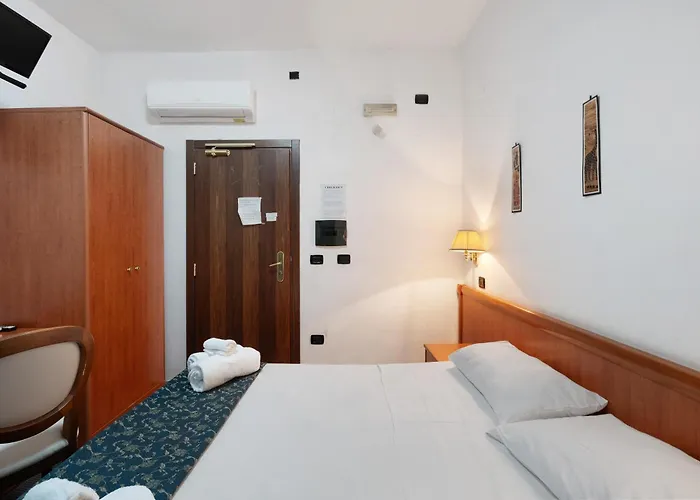 Bed & Breakfast H Ruiins 3*