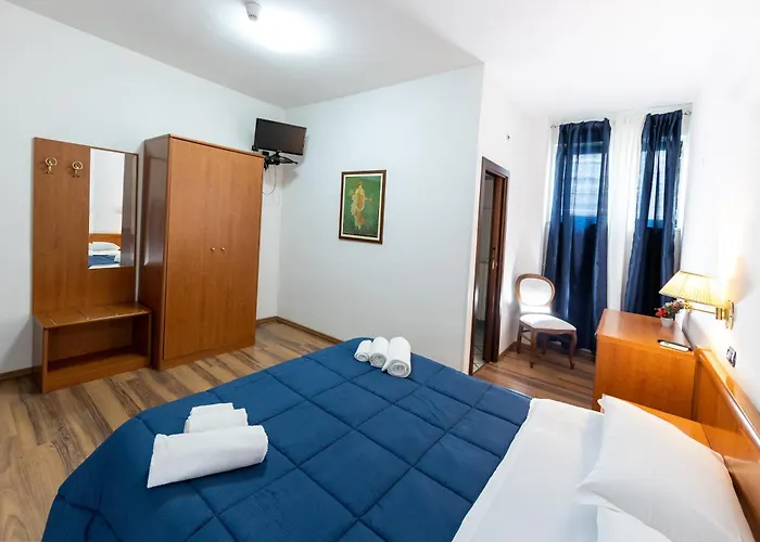 Bed & Breakfast H Ruiins 3*