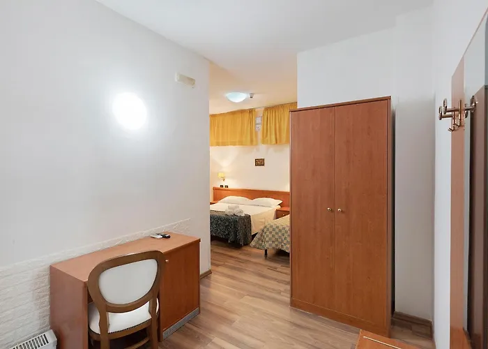 H Ruiins Bed and Breakfast 3*