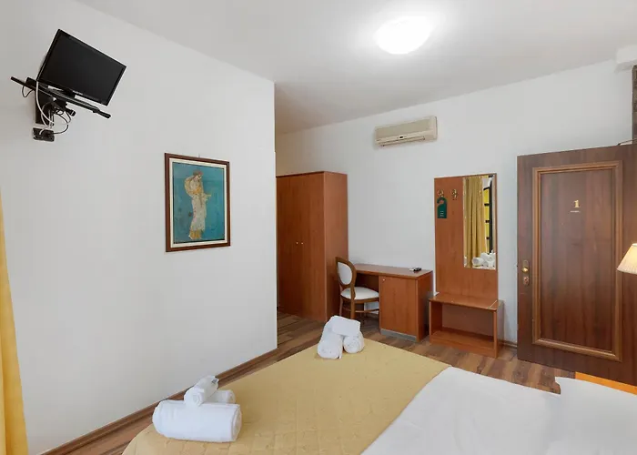 H Ruiins Bed & Breakfast 3*