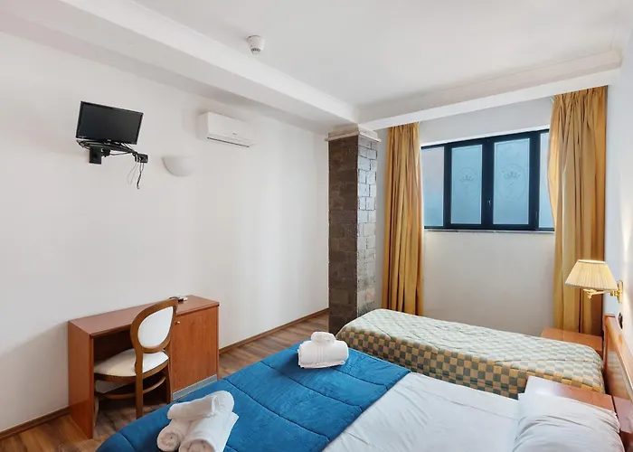 H Ruiins Bed & Breakfast 3*